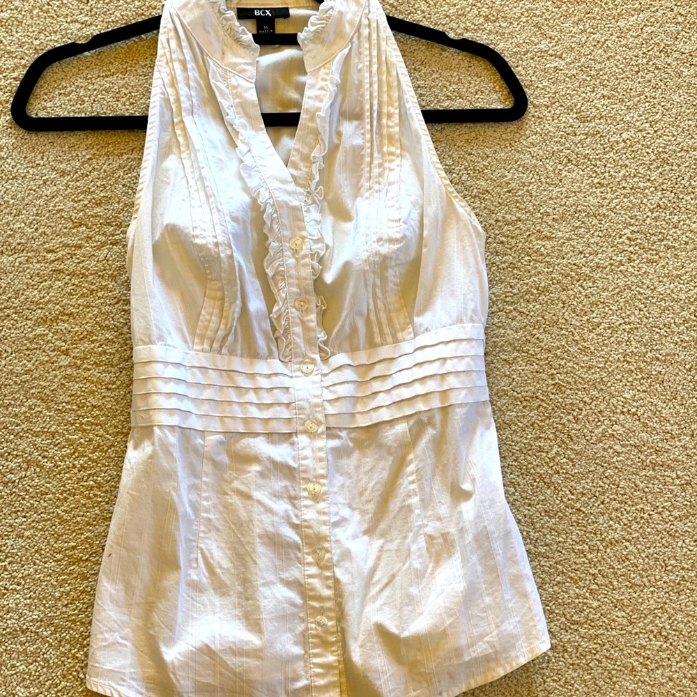 Tuxedo Style Sleeveless Button-down Top